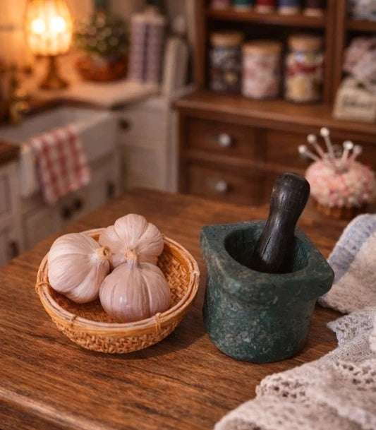 Pilon et corbeille d'ail