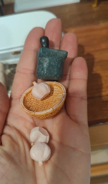 Pilon et corbeille d'ail