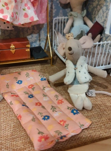Petit matelas brodé Fait Main (à fleurs)