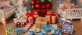Cadeaux fermés et ouverts, boîtes lego et playmobil