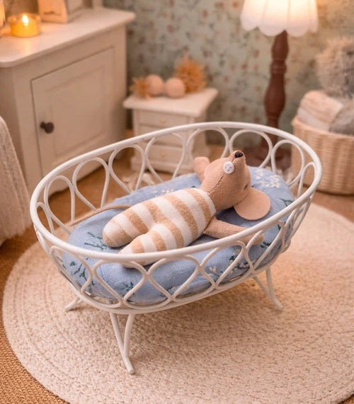 Berceau métallique blanc matelas brodé bleu
