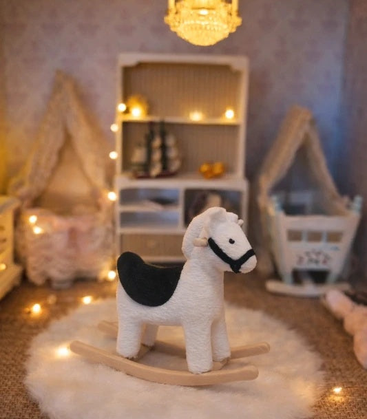 Cheval à bascule noir et blanc