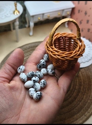 Panier garni d'oeufs noir et blanc