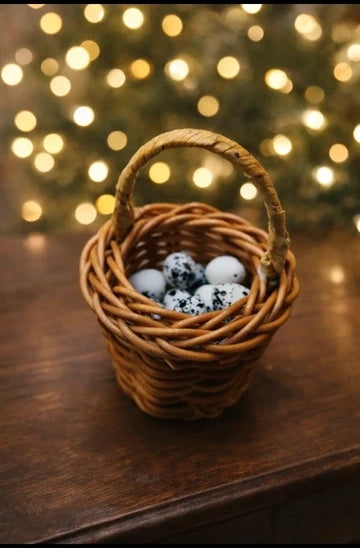 Panier garni d'oeufs noir et blanc