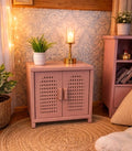 Petit meuble en bois rose poudrée