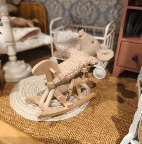 Cheval à bascule en bois