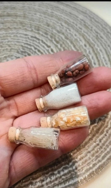 Lot de 4 bouteilles à épices – maison de poupée / / 1:12