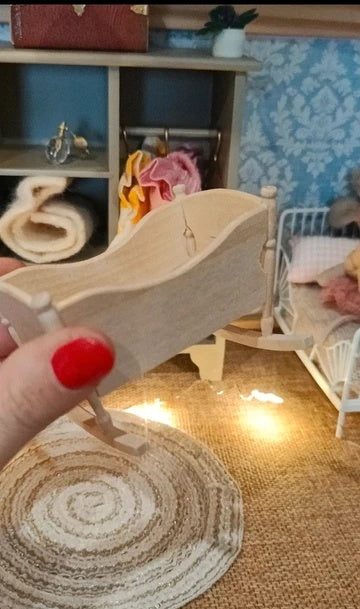 Petit berceau en bois