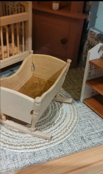 Petit berceau en bois