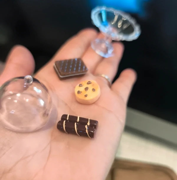 Présentoir à gâteaux et ses biscuits