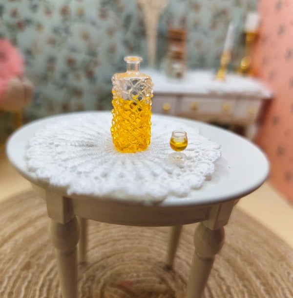 Bouteille de whisky et son mini verre