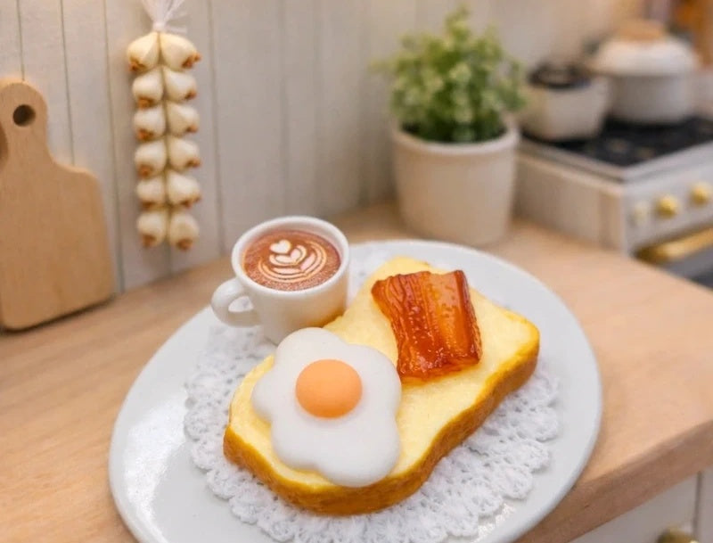 Pain de mie oeuf bacon et café