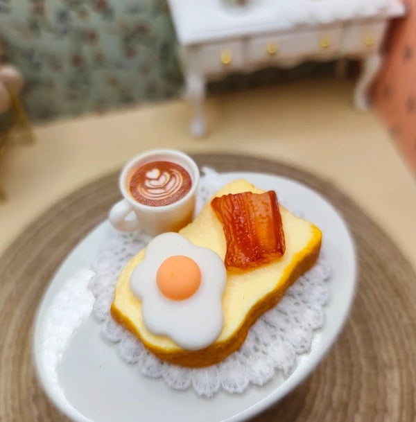 Pain de mie oeuf bacon et café