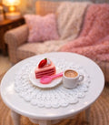 Gâteau assiette cuillère et café
