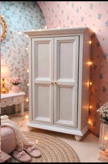Armoire blanche en bois