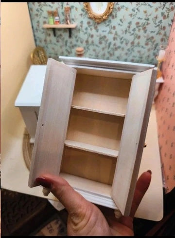 Armoire blanche en bois