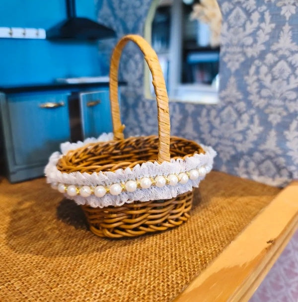 Petit panier de perle et dentelle