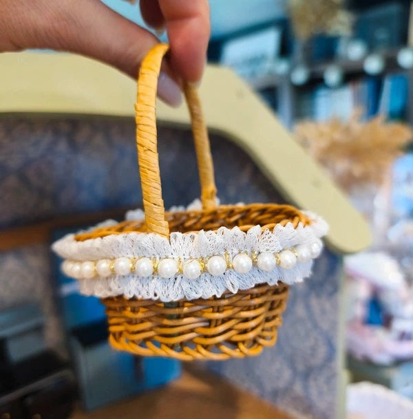 Petit panier de perle et dentelle