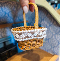 Petit panier de dentelle fleurie