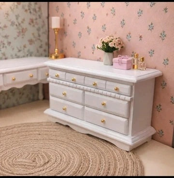 Commode en bois blanche