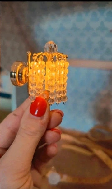 Applique cristal miniature en situation dans une chambre
