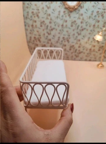 Structure en métal blanc de la banquette miniature