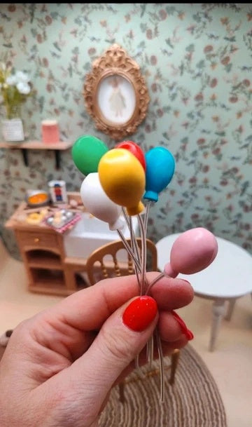 Bouquet de ballons miniatures colorés, échelle 1/12