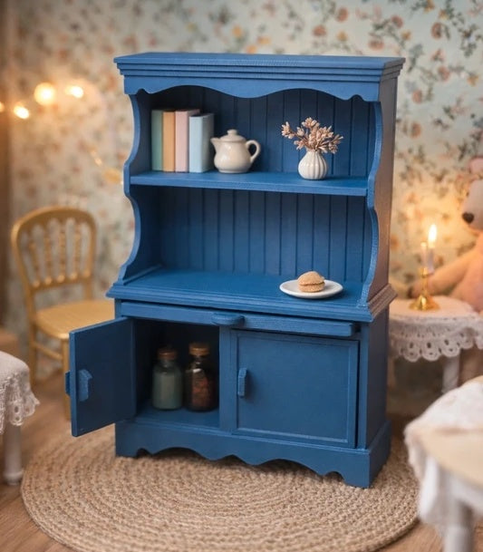 Buffet miniature bleu vu de face avec son plan de travail