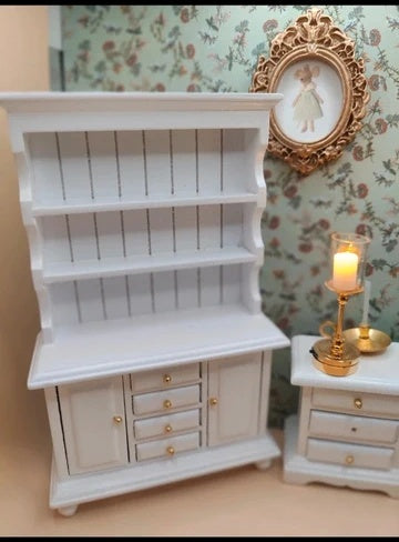 Portes et tiroirs du buffet vaisselier miniature en bois