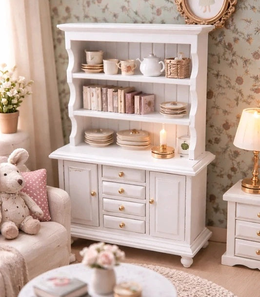 Buffet vaisselier miniature en bois à poignées dorées, échelle 1/12