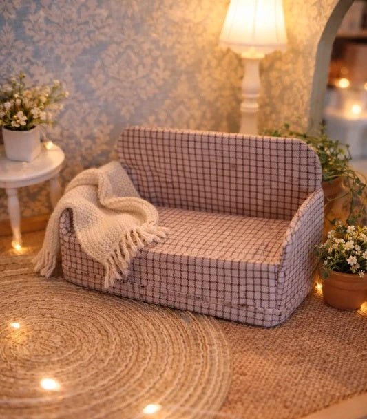 Canapé pliable miniature en tissu texturé, échelle 1/12