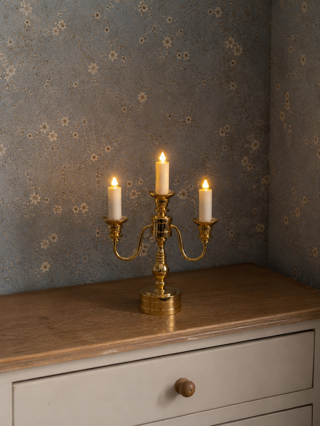 Chandelier miniature 3 branches allumé