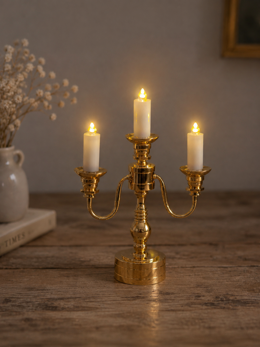 Détail des bougies LED du chandelier miniature
