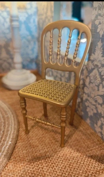 Piètement de la table blanche miniature en métal