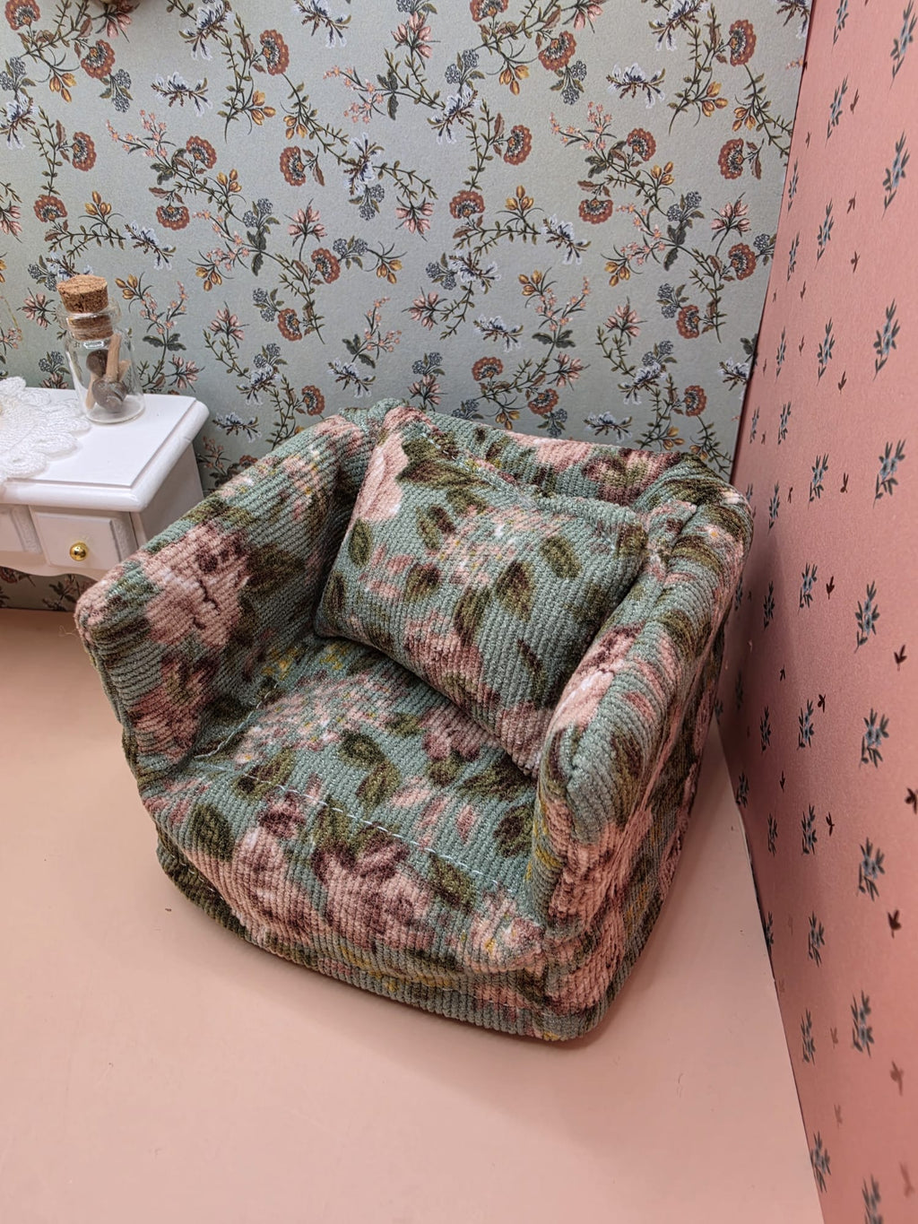 Fauteuil en velours vert