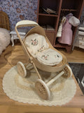 Grande poussette en métal rose poudrée
