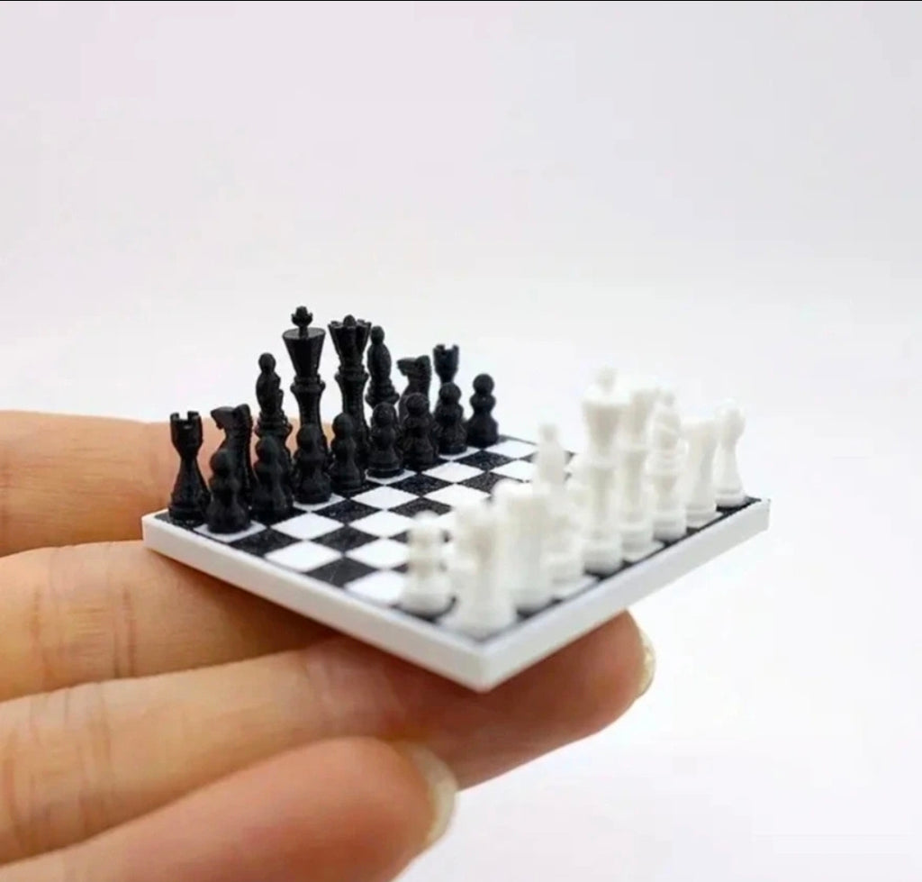 Détail des pièces du jeu d'échecs miniature
