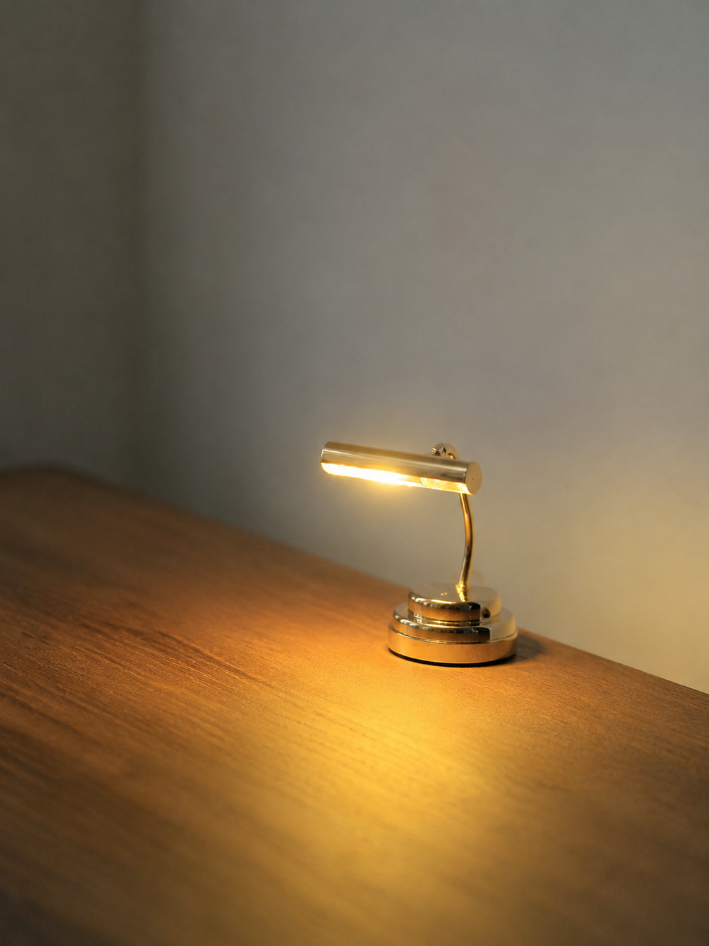 Lignes contemporaines de la lampe de bureau miniature
