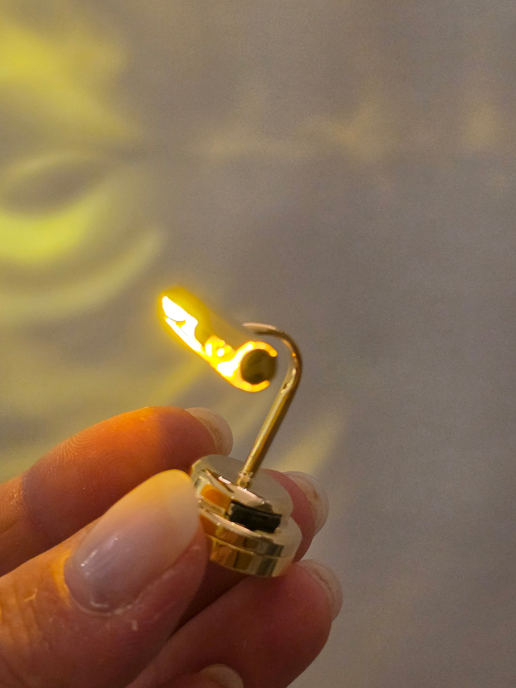 Lampe de bureau design miniature en situation