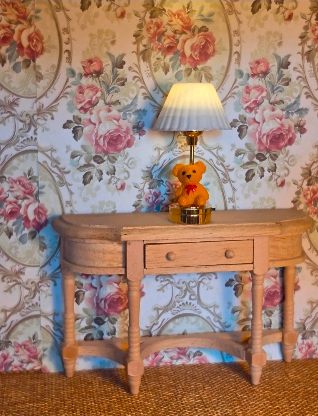 Détail de l'ourson de la lampe miniature