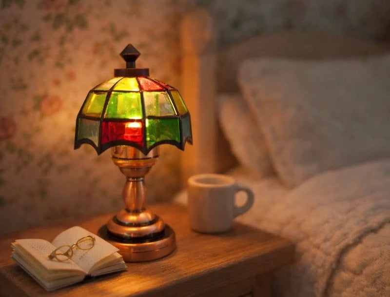 Lampe miniature style Tiffany à vitrail multicolore, échelle 1/12