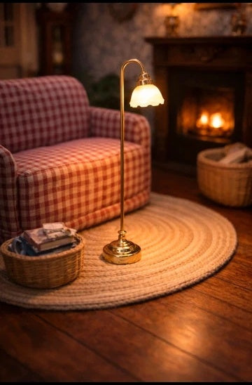 Lampe miniature sur pied dorée lumineuse, échelle 1/12
