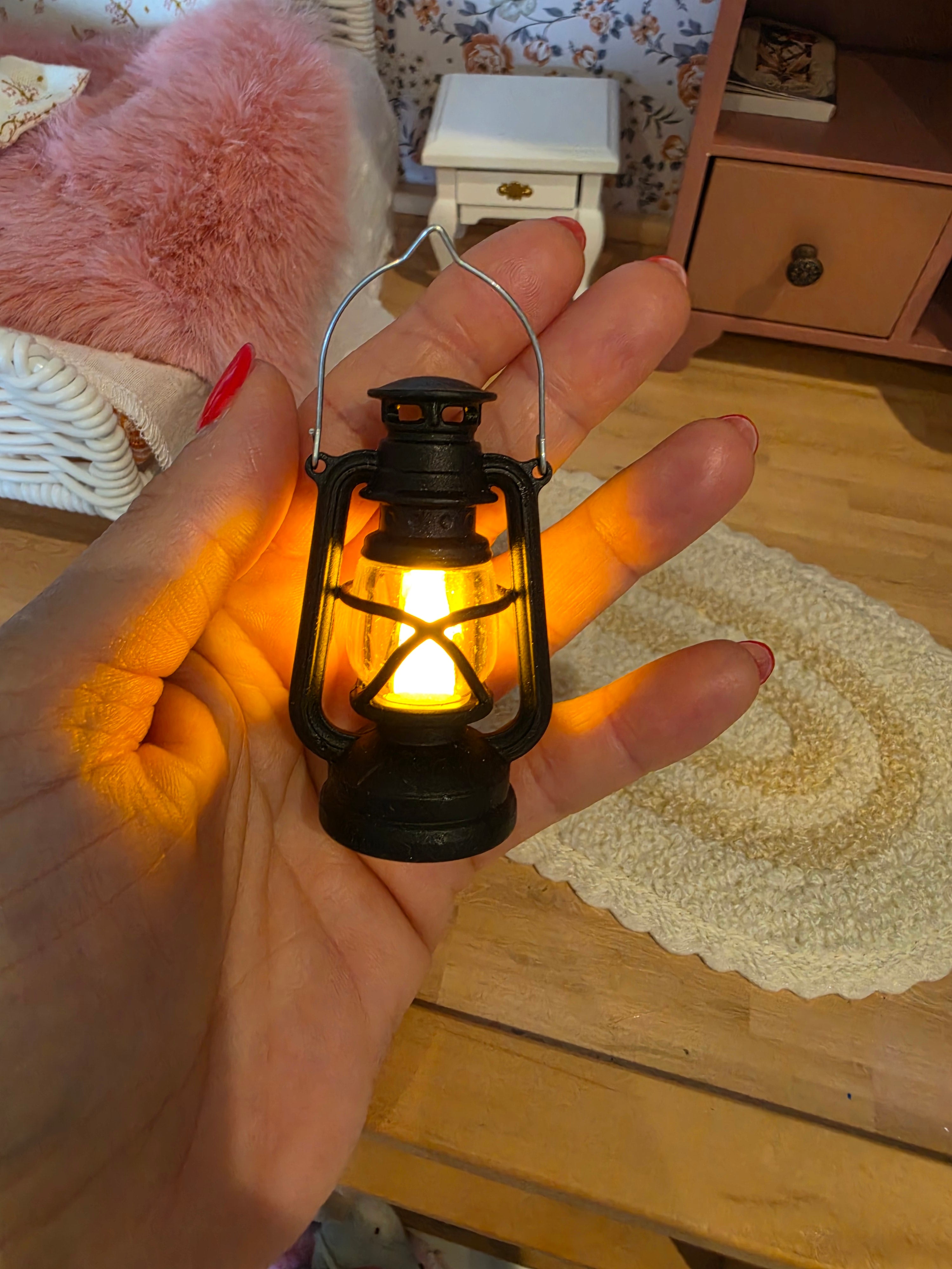 Lanterne miniature lumineuse vue de côté