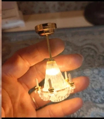 Lustre cristal chandelier miniature allumé