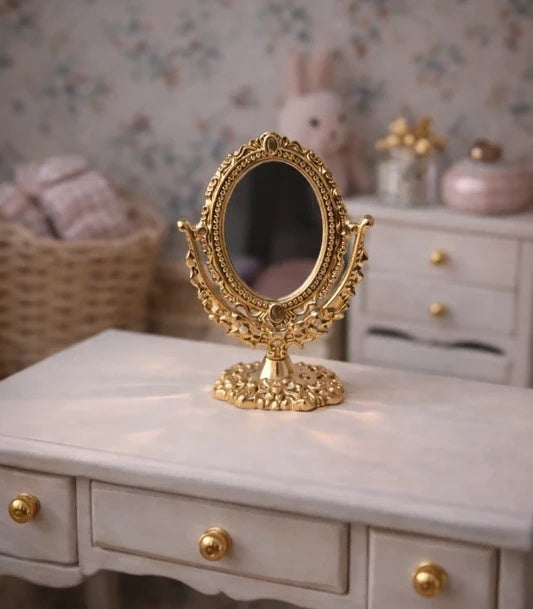 Miroir miniature doré sur pied, échelle 1/12