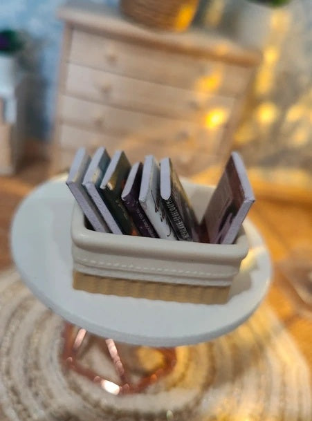 Panier de livres miniature vu de dessus