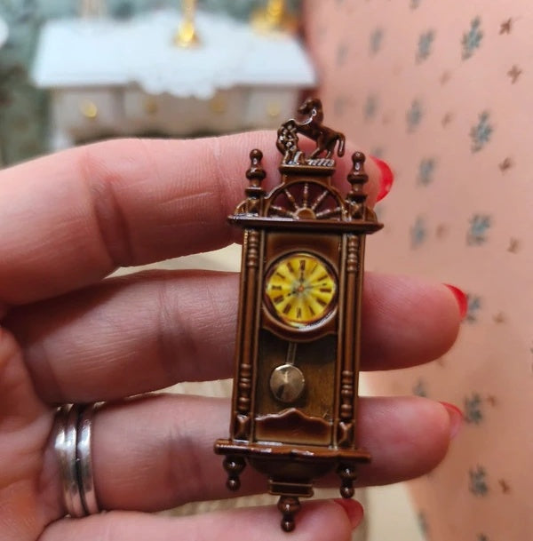 Cadran de la petite horloge murale miniature