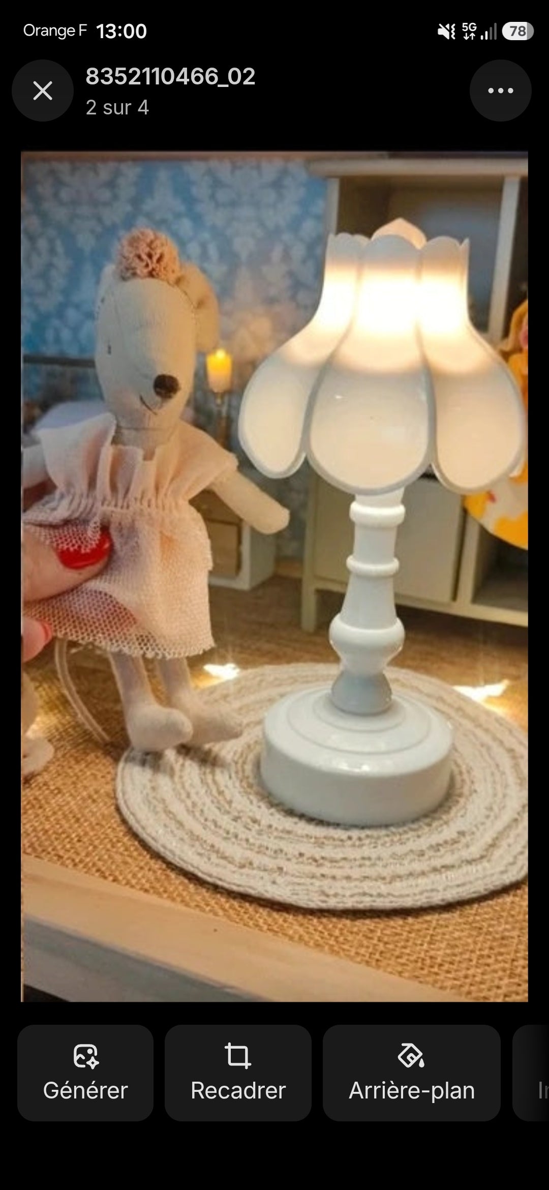 Lumière chaude de la petite lampe miniature tulipe