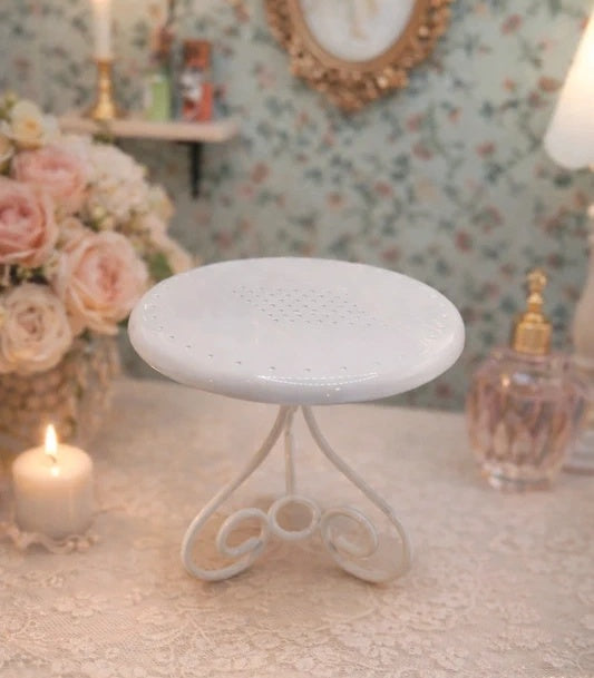 Plateau perforé de la petite table ronde miniature blanche