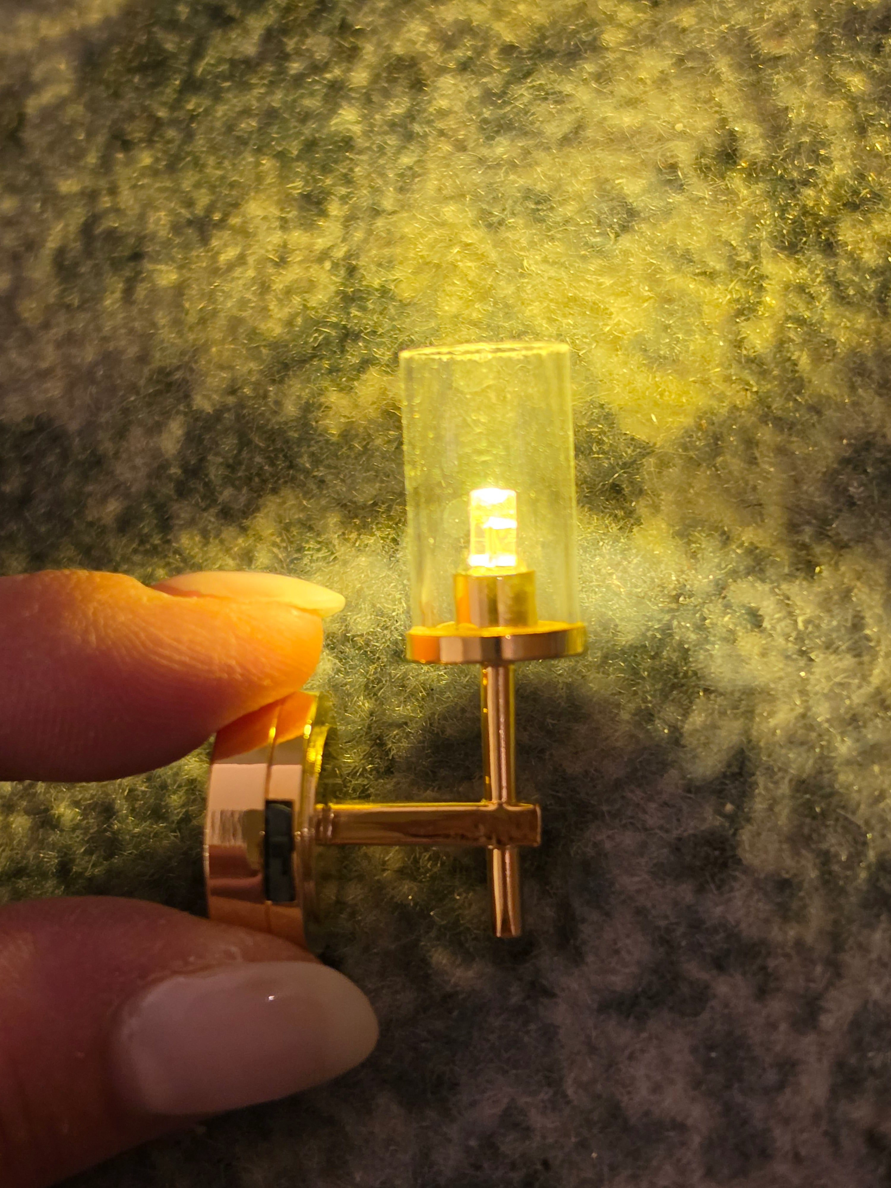 Plafonnier miniature LED en métal argenté, échelle 1/12